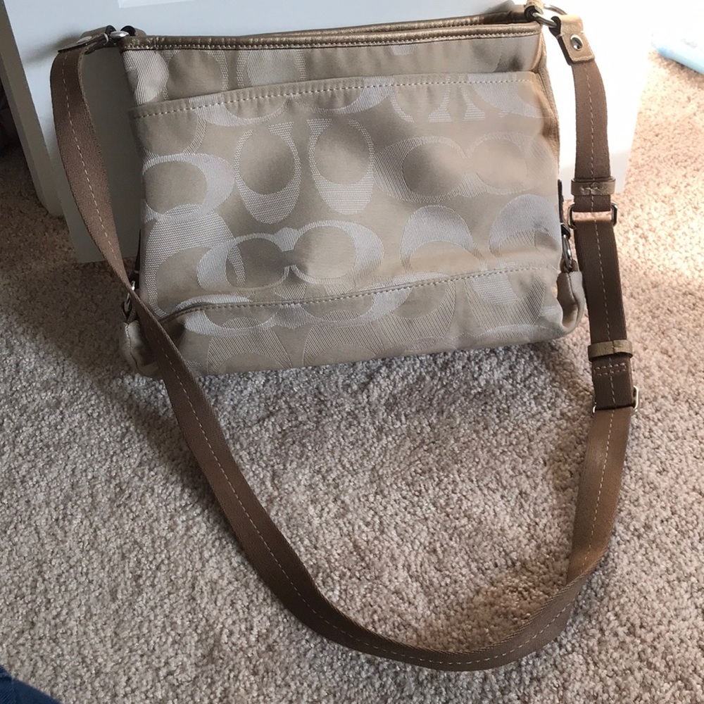Coach Signature Crossbody - Picture 2 of 7